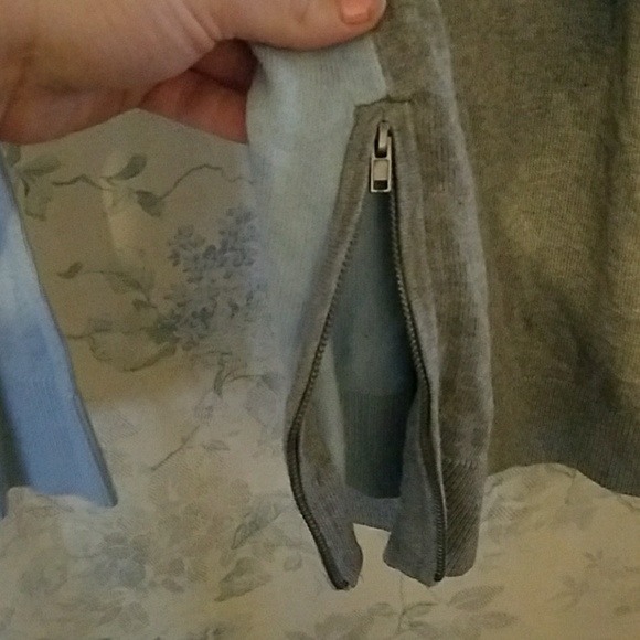 HOLD Banana Republic Sweater - Picture 4 of 4